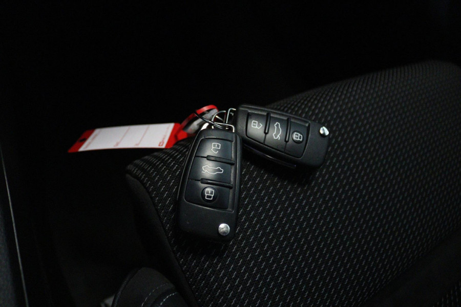 Audi Q3 35 TFSI S Line Pro Line S (STOELVERWARMING, LANE-ASSIST, CRUISE, NAVIGATIE, ELEKTR STOELEN, PARKEERSENSOREN, NL-AUTO)