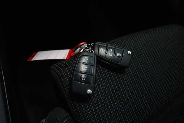 Audi Q3 35 TFSI S Line Pro Line S (STOELVERWARMING, LANE-ASSIST, CRUISE, NAVIGATIE, ELEKTR STOELEN, PARKEERSENSOREN, NL-AUTO)