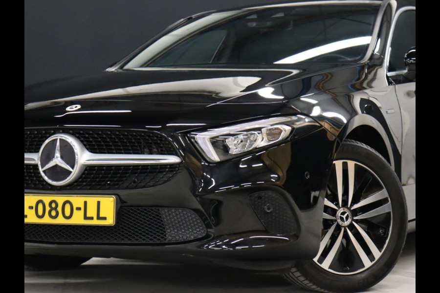 Mercedes-Benz A-Klasse 250 e Luxury Limited Sport [SFEERVERLICHTING, CAMERA, VOL LEDER, STOELVERWARMING, PDC V+A, BLUETOOTH, CRUISE, CLIMATE, NIEUWSTAAT]