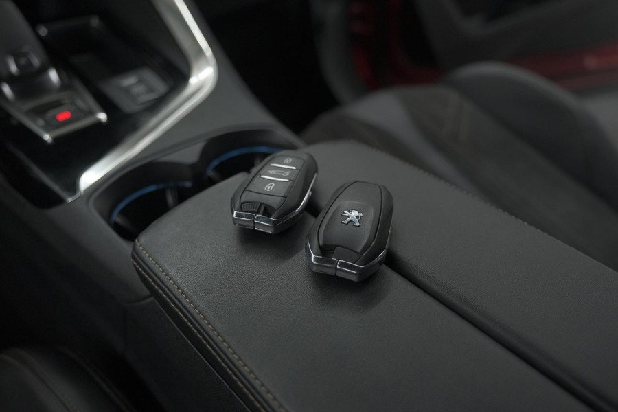 Peugeot 5008 PureTech 130 EAT8 GT Black Pack | Elektrische Kofferklep | Camera | Adaptieve Cruise Control | Dodehoekdetectie