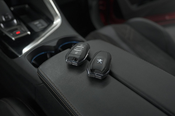 Peugeot 5008 PureTech 130 EAT8 GT Black Pack | Elektrische Kofferklep | Camera | Adaptieve Cruise Control | Dodehoekdetectie