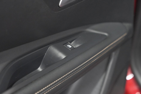 Peugeot 5008 PureTech 130 EAT8 GT Black Pack | Elektrische Kofferklep | Camera | Adaptieve Cruise Control | Dodehoekdetectie