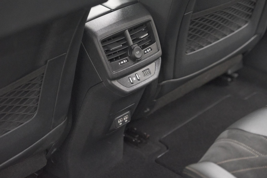 Peugeot 5008 PureTech 130 EAT8 GT Black Pack | Elektrische Kofferklep | Camera | Adaptieve Cruise Control | Dodehoekdetectie