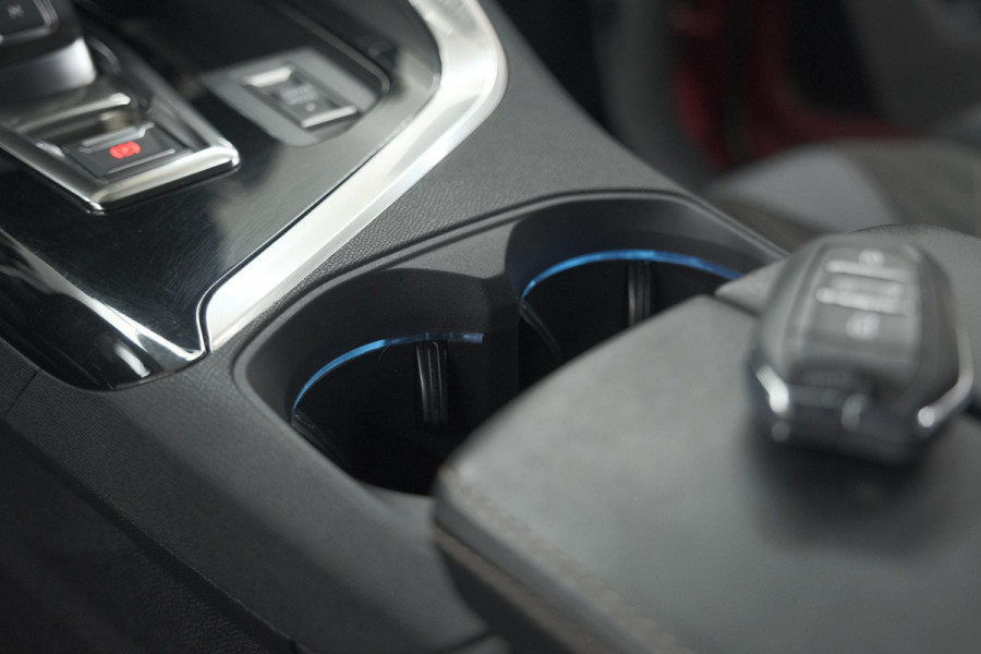 Peugeot 5008 PureTech 130 EAT8 GT Black Pack | Elektrische Kofferklep | Camera | Adaptieve Cruise Control | Dodehoekdetectie