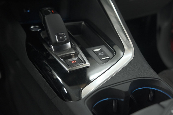 Peugeot 5008 PureTech 130 EAT8 GT Black Pack | Elektrische Kofferklep | Camera | Adaptieve Cruise Control | Dodehoekdetectie