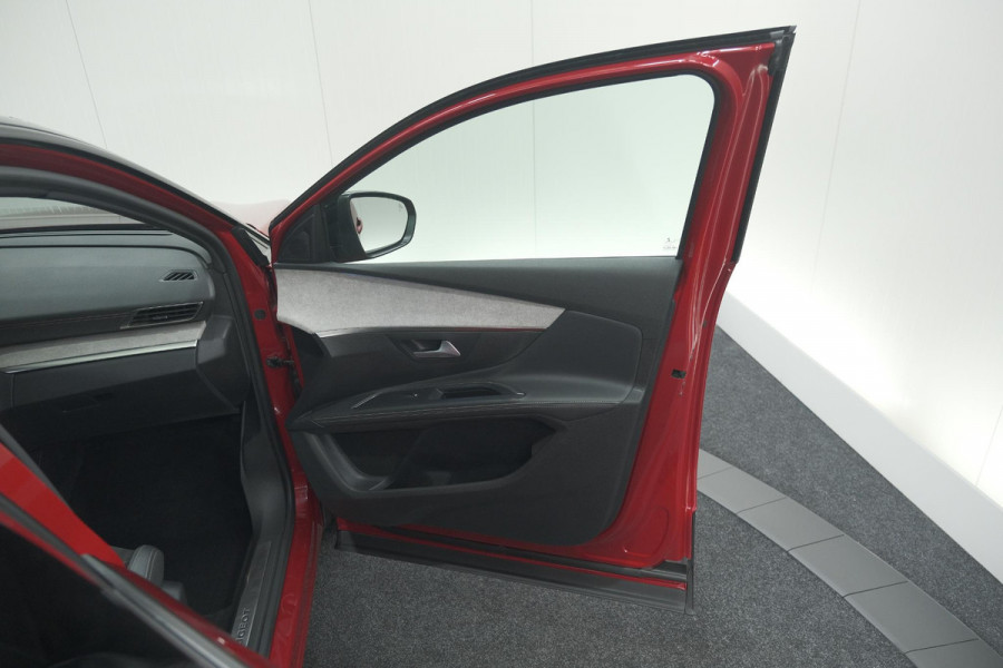 Peugeot 5008 PureTech 130 EAT8 GT Black Pack | Elektrische Kofferklep | Camera | Adaptieve Cruise Control | Dodehoekdetectie