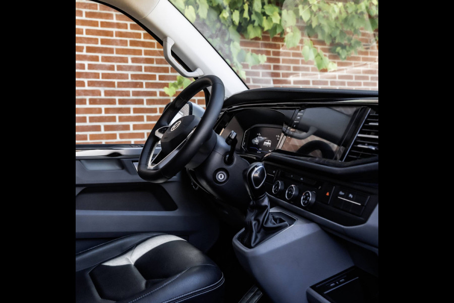 Volkswagen Transporter T6.1 2.0 TDI L2H1 Bulli | Automaat | 150 PK | Digitaal dashboard | LED | Adaptive Cruise | Camera | Carplay | Airco | PDC