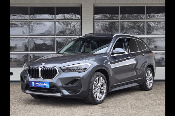 BMW X1 XDRIVE25E SPORT LINE | SPORTSTOELEN | PANORAMA | CAMERA | KEYLESS |