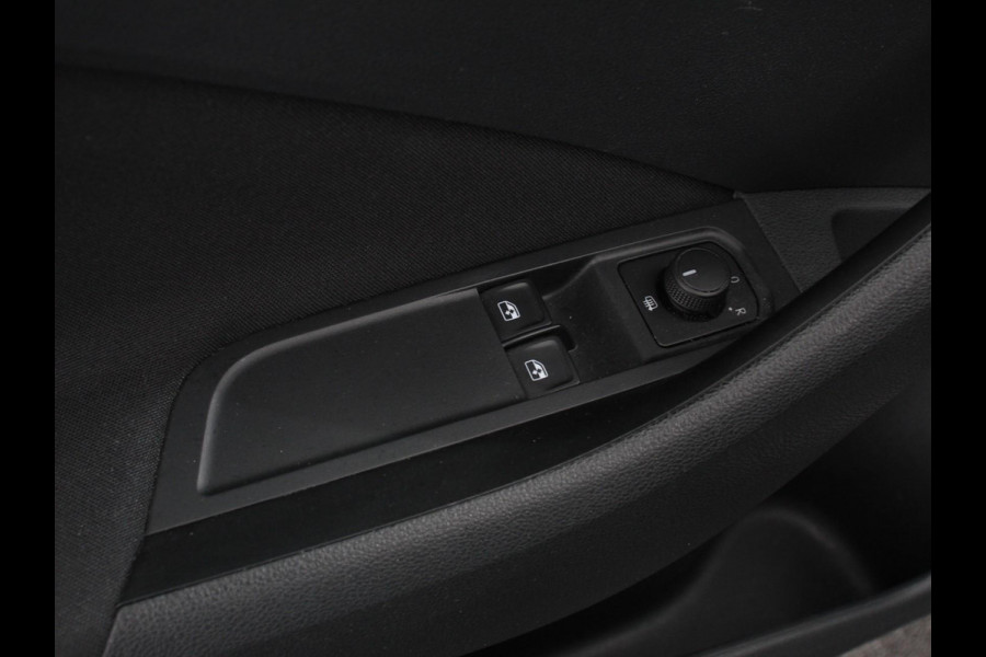 Škoda Kamiq 1.0 TSI Automaat Ambition Navigatie Apple Carplay / Android Auto Adaptive Cruise Control Lane Assist Parkeersensoren Achter DAB
