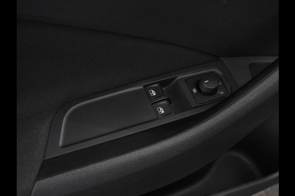Škoda Kamiq 1.0 TSI Automaat Ambition Navigatie Apple Carplay / Android Auto Adaptive Cruise Control Lane Assist Parkeersensoren Achter DAB