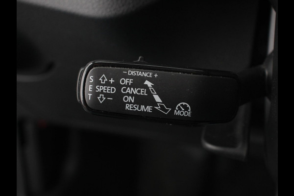 Škoda Kamiq 1.0 TSI Automaat Ambition Navigatie Apple Carplay / Android Auto Adaptive Cruise Control Lane Assist Parkeersensoren Achter DAB