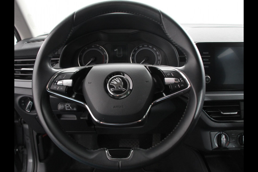Škoda Kamiq 1.0 TSI Automaat Ambition Navigatie Apple Carplay / Android Auto Adaptive Cruise Control Lane Assist Parkeersensoren Achter DAB