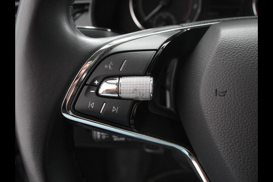 Škoda Kamiq 1.0 TSI Automaat Ambition Navigatie Apple Carplay / Android Auto Adaptive Cruise Control Lane Assist Parkeersensoren Achter DAB