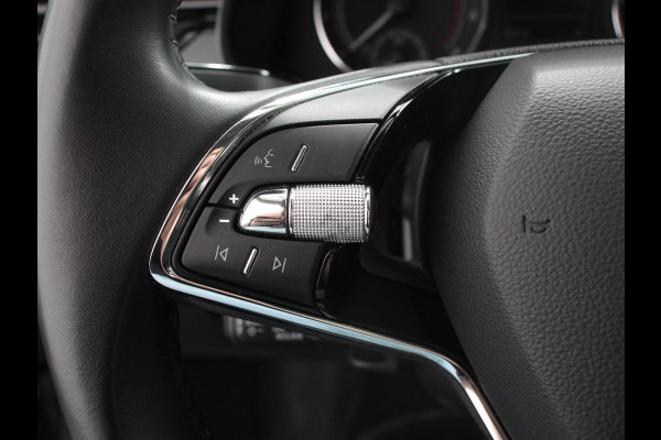 Škoda Kamiq 1.0 TSI Automaat Ambition Navigatie Apple Carplay / Android Auto Adaptive Cruise Control Lane Assist Parkeersensoren Achter DAB