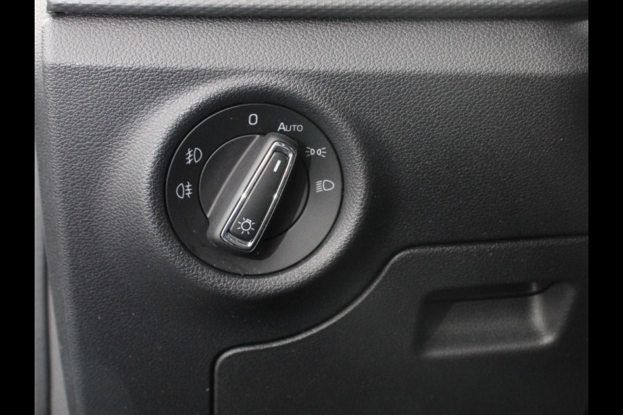 Škoda Kamiq 1.0 TSI Automaat Ambition Navigatie Apple Carplay / Android Auto Adaptive Cruise Control Lane Assist Parkeersensoren Achter DAB