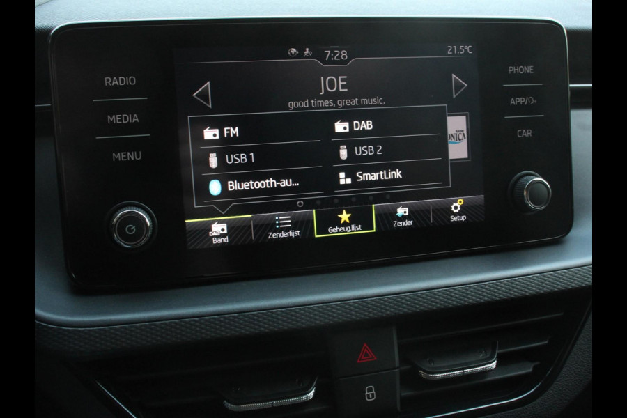 Škoda Kamiq 1.0 TSI Automaat Ambition Navigatie Apple Carplay / Android Auto Adaptive Cruise Control Lane Assist Parkeersensoren Achter DAB