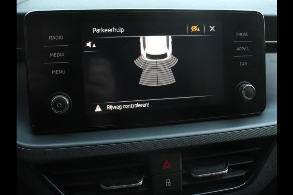 Škoda Kamiq 1.0 TSI Automaat Ambition Navigatie Apple Carplay / Android Auto Adaptive Cruise Control Lane Assist Parkeersensoren Achter DAB