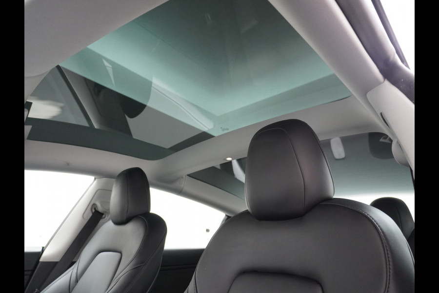 Tesla Model 3 Long Range 498 PK 82kwh 4,4sec 0-100 19" WarmtePomp Stuurverwarmd Elektr.A-klep FSD-Full Self Driving Computer-3 Premium Audio 4 Stoel en achterbank verwarming Electr.Stoelen+Memory+Easy-Entry WiFi Origineel Nederlandse auto Grootste accu Tot 16,5kwh thuis laden. Accu/Motor Garantie tot 25-03-2029 max 192.000km