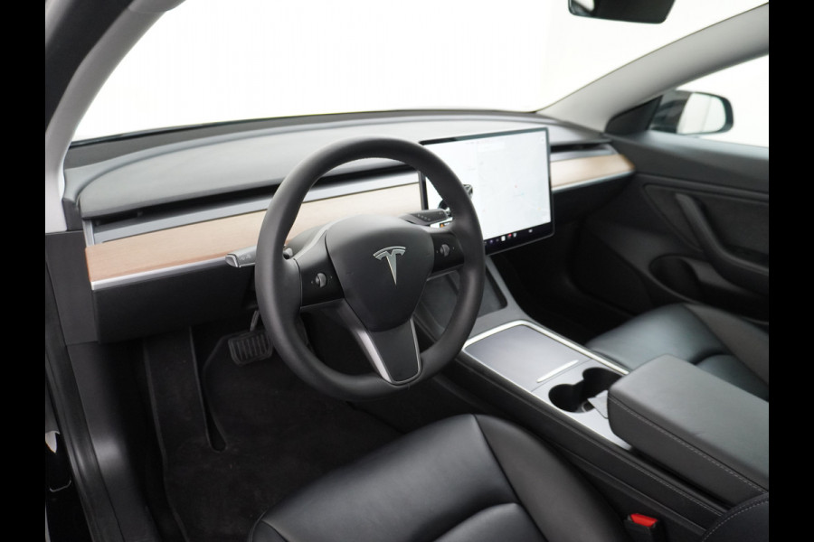 Tesla Model 3 Long Range 498 PK 82kwh 4,4sec 0-100 19" WarmtePomp Stuurverwarmd Elektr.A-klep FSD-Full Self Driving Computer-3 Premium Audio 4 Stoel en achterbank verwarming Electr.Stoelen+Memory+Easy-Entry WiFi Origineel Nederlandse auto Grootste accu Tot 16,5kwh thuis laden. Accu/Motor Garantie tot 25-03-2029 max 192.000km