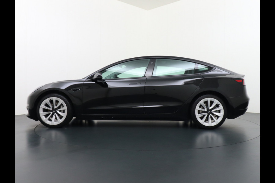 Tesla Model 3 Long Range 498 PK 82kwh 4,4sec 0-100 19" WarmtePomp Stuurverwarmd Elektr.A-klep FSD-Full Self Driving Computer-3 Premium Audio 4 Stoel en achterbank verwarming Electr.Stoelen+Memory+Easy-Entry WiFi Origineel Nederlandse auto Grootste accu Tot 16,5kwh thuis laden. Accu/Motor Garantie tot 25-03-2029 max 192.000km