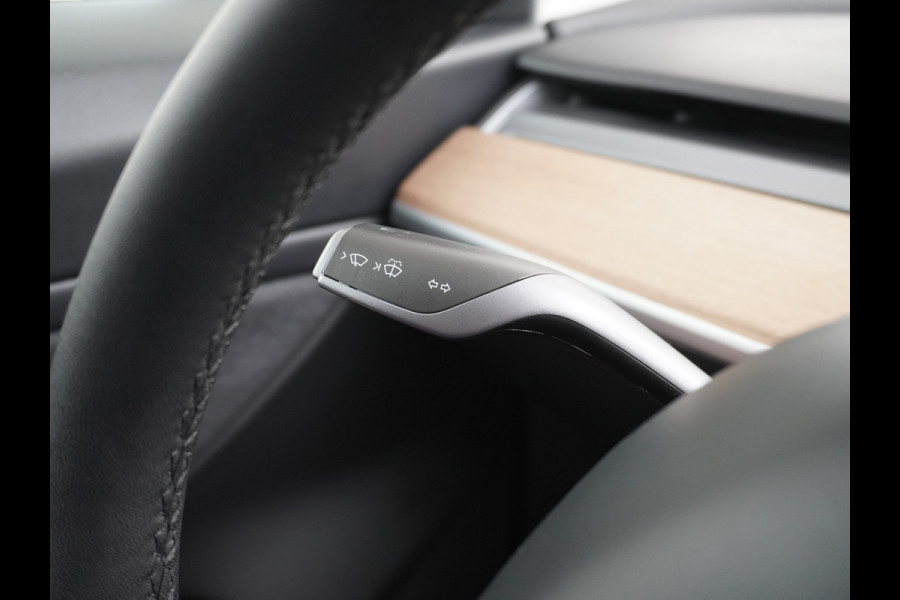 Tesla Model 3 Long Range 498 PK 82kwh 4,4sec 0-100 19" WarmtePomp Stuurverwarmd Elektr.A-klep FSD-Full Self Driving Computer-3 Premium Audio 4 Stoel en achterbank verwarming Electr.Stoelen+Memory+Easy-Entry WiFi Origineel Nederlandse auto Grootste accu Tot 16,5kwh thuis laden. Accu/Motor Garantie tot 25-03-2029 max 192.000km