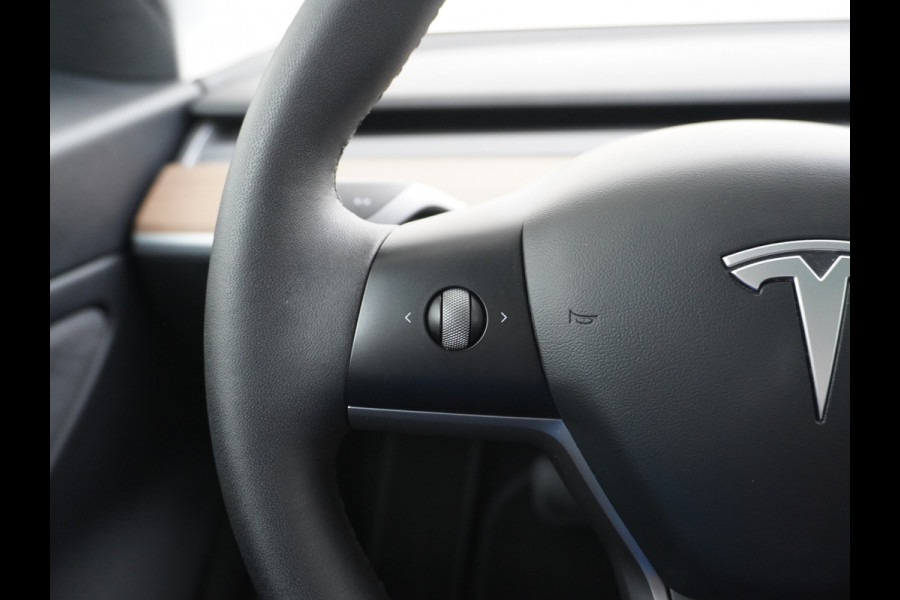 Tesla Model 3 Long Range 498 PK 82kwh 4,4sec 0-100 19" WarmtePomp Stuurverwarmd Elektr.A-klep FSD-Full Self Driving Computer-3 Premium Audio 4 Stoel en achterbank verwarming Electr.Stoelen+Memory+Easy-Entry WiFi Origineel Nederlandse auto Grootste accu Tot 16,5kwh thuis laden. Accu/Motor Garantie tot 25-03-2029 max 192.000km