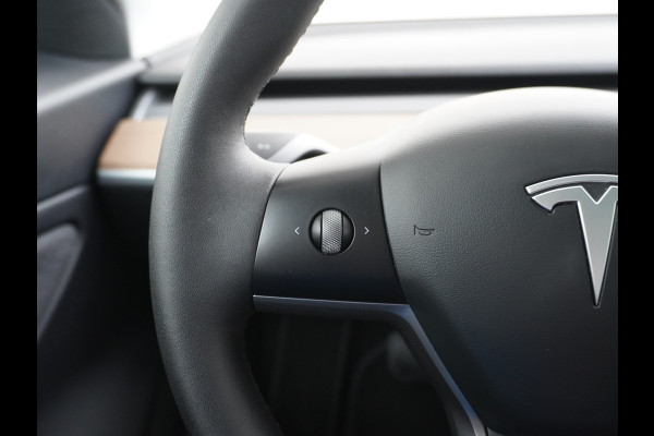 Tesla Model 3 Long Range 498 PK 82kwh 4,4sec 0-100 19" WarmtePomp Stuurverwarmd Elektr.A-klep FSD-Full Self Driving Computer-3 Premium Audio 4 Stoel en achterbank verwarming Electr.Stoelen+Memory+Easy-Entry WiFi Origineel Nederlandse auto Grootste accu Tot 16,5kwh thuis laden. Accu/Motor Garantie tot 25-03-2029 max 192.000km