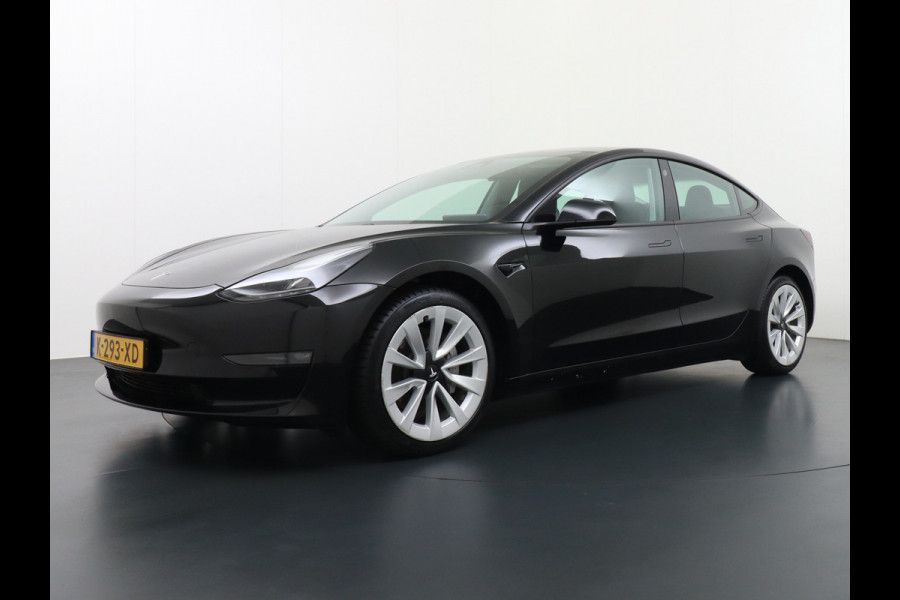 Tesla Model 3 Long Range 498 PK 82kwh 4,4sec 0-100 19" WarmtePomp Stuurverwarmd Elektr.A-klep FSD-Full Self Driving Computer-3 Premium Audio 4 Stoel en achterbank verwarming Electr.Stoelen+Memory+Easy-Entry WiFi Origineel Nederlandse auto Grootste accu Tot 16,5kwh thuis laden. Accu/Motor Garantie tot 25-03-2029 max 192.000km