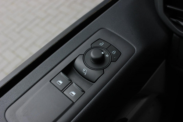Ford Transit Custom 300 2.0 TDCI L2H1 AUTOMAAT 170PK JB- EDITION / FULL BLACK / APPLE CARPLAY / 3- ZITS / MY2024 / DIRECT RIJDEN