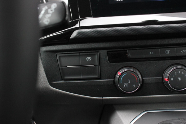 Volkswagen Transporter 2.0 TDI L2H1 150PK BULLI DSG / ACTIVE DISPLAY / PDC / VERLAGINGSVEREN / PDC / NIEUW DIRECT RIJDEN / FULL