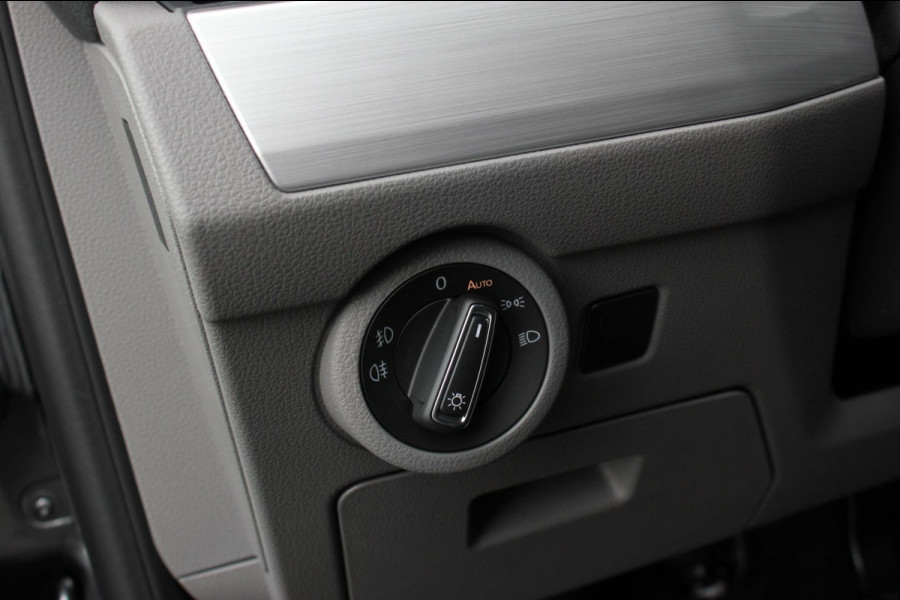 Volkswagen Transporter 2.0 TDI L2H1 150PK BULLI DSG / ACTIVE DISPLAY / PDC / VERLAGINGSVEREN / PDC / NIEUW DIRECT RIJDEN / FULL