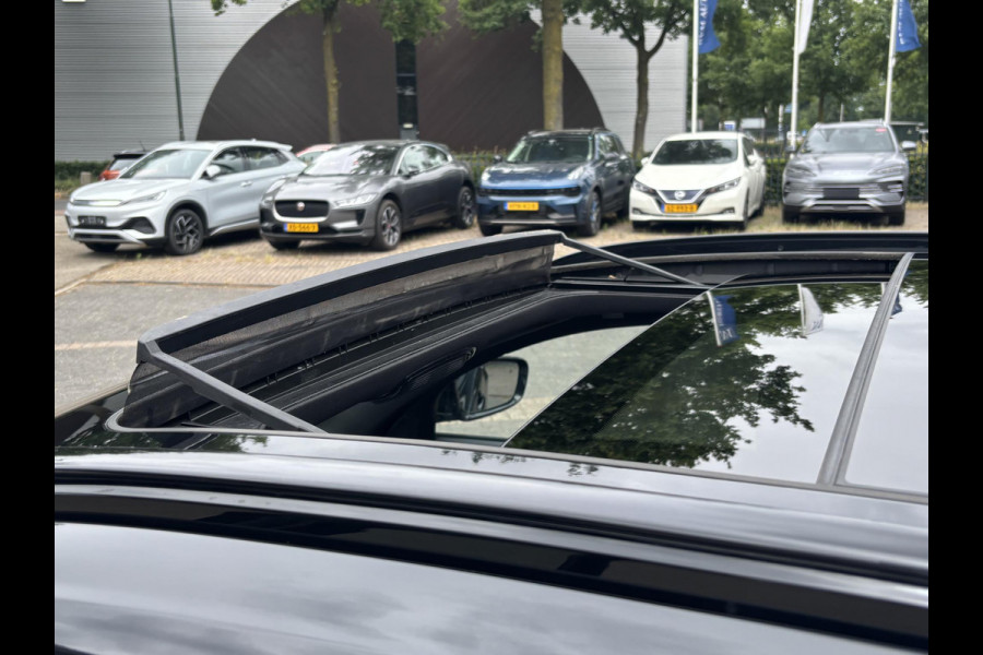 BMW 3 Serie Touring 330e M SPORT | LASER LED | 360 CAMERA | ELECTR STOELEN | LEDER | HEAD UP | PANORAMADAK| DODE HOEK | STUURWIEL EN STOEL VERW. | TREKHAAK | DEALER ONDERHOUDEN