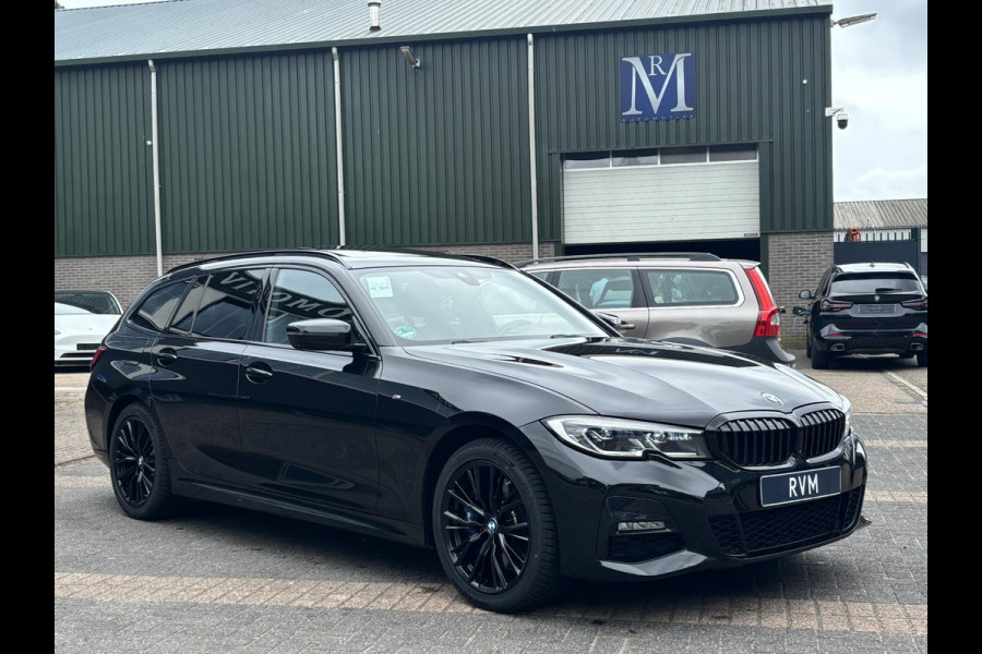 BMW 3 Serie Touring 330e M SPORT | LASER LED | 360 CAMERA | ELECTR STOELEN | LEDER | HEAD UP | PANORAMADAK| DODE HOEK | STUURWIEL EN STOEL VERW. | TREKHAAK | DEALER ONDERHOUDEN