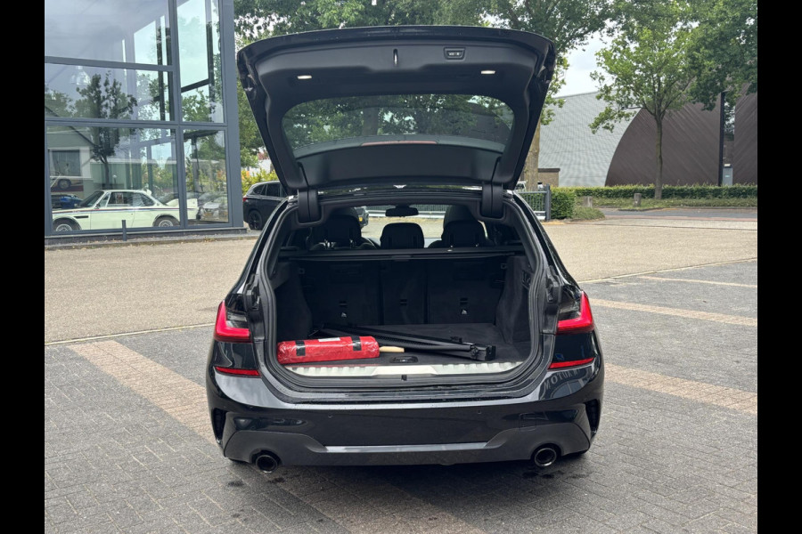 BMW 3 Serie Touring 330e M SPORT | LASER LED | 360 CAMERA | ELECTR STOELEN | LEDER | HEAD UP | PANORAMADAK| DODE HOEK | STUURWIEL EN STOEL VERW. | TREKHAAK | DEALER ONDERHOUDEN