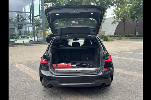 BMW 3 Serie Touring 330e M SPORT | LASER LED | 360 CAMERA | ELECTR STOELEN | LEDER | HEAD UP | PANORAMADAK| DODE HOEK | STUURWIEL EN STOEL VERW. | TREKHAAK | DEALER ONDERHOUDEN