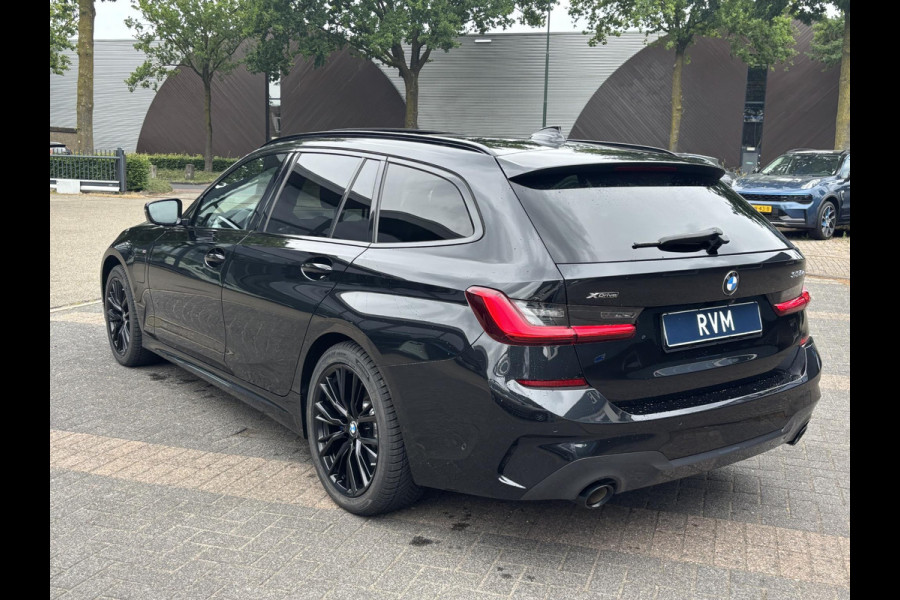 BMW 3 Serie Touring 330e M SPORT | LASER LED | 360 CAMERA | ELECTR STOELEN | LEDER | HEAD UP | PANORAMADAK| DODE HOEK | STUURWIEL EN STOEL VERW. | TREKHAAK | DEALER ONDERHOUDEN