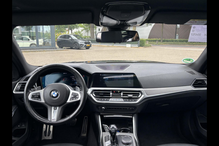 BMW 3 Serie Touring 330e M SPORT | LASER LED | 360 CAMERA | ELECTR STOELEN | LEDER | HEAD UP | PANORAMADAK| DODE HOEK | STUURWIEL EN STOEL VERW. | TREKHAAK | DEALER ONDERHOUDEN