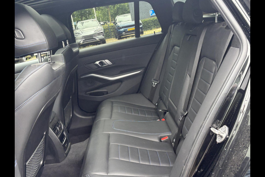 BMW 3 Serie Touring 330e M SPORT | LASER LED | 360 CAMERA | ELECTR STOELEN | LEDER | HEAD UP | PANORAMADAK| DODE HOEK | STUURWIEL EN STOEL VERW. | TREKHAAK | DEALER ONDERHOUDEN