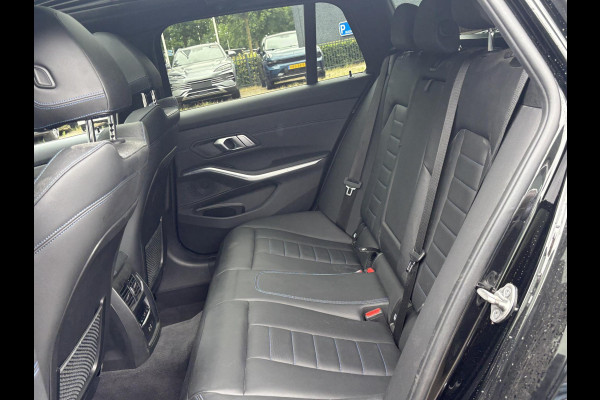 BMW 3 Serie Touring 330e M SPORT | LASER LED | 360 CAMERA | ELECTR STOELEN | LEDER | HEAD UP | PANORAMADAK| DODE HOEK | STUURWIEL EN STOEL VERW. | TREKHAAK | DEALER ONDERHOUDEN