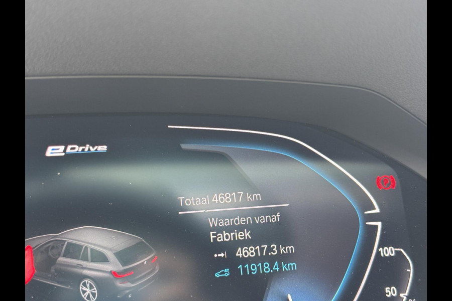 BMW 3 Serie Touring 330e M SPORT | LASER LED | 360 CAMERA | ELECTR STOELEN | LEDER | HEAD UP | PANORAMADAK| DODE HOEK | STUURWIEL EN STOEL VERW. | TREKHAAK | DEALER ONDERHOUDEN