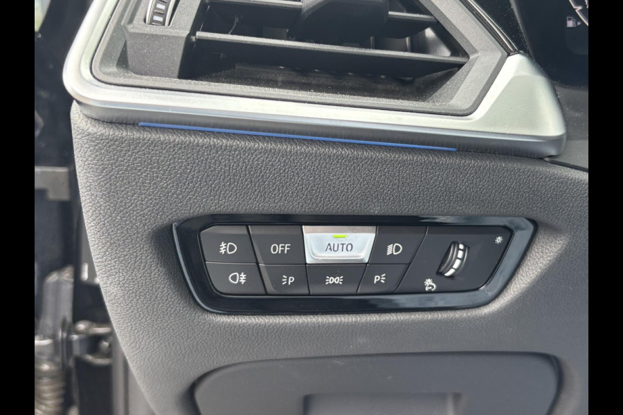 BMW 3 Serie Touring 330e M SPORT | LASER LED | 360 CAMERA | ELECTR STOELEN | LEDER | HEAD UP | PANORAMADAK| DODE HOEK | STUURWIEL EN STOEL VERW. | TREKHAAK | DEALER ONDERHOUDEN
