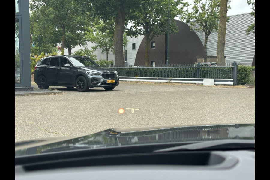 BMW 3 Serie Touring 330e M SPORT | LASER LED | 360 CAMERA | ELECTR STOELEN | LEDER | HEAD UP | PANORAMADAK| DODE HOEK | STUURWIEL EN STOEL VERW. | TREKHAAK | DEALER ONDERHOUDEN