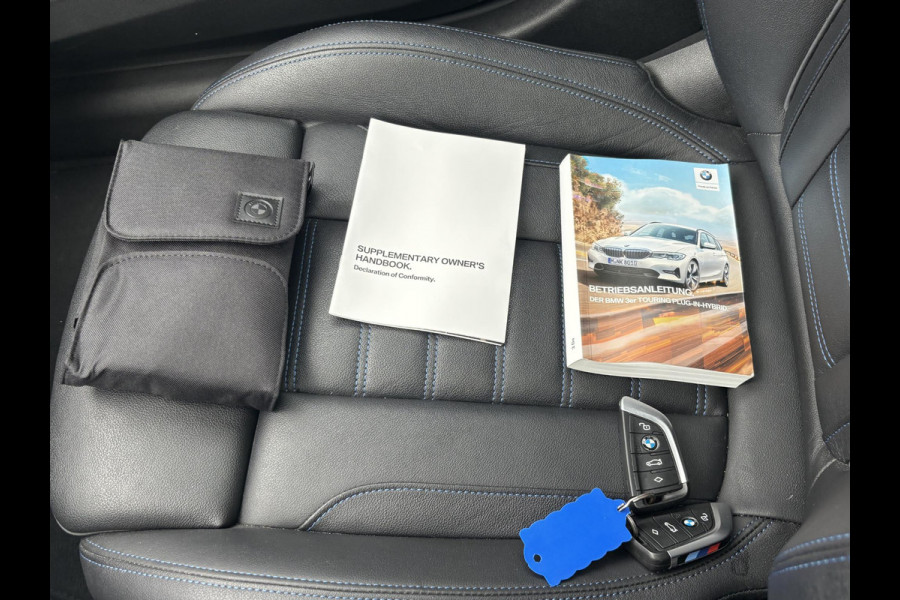BMW 3 Serie Touring 330e M SPORT | LASER LED | 360 CAMERA | ELECTR STOELEN | LEDER | HEAD UP | PANORAMADAK| DODE HOEK | STUURWIEL EN STOEL VERW. | TREKHAAK | DEALER ONDERHOUDEN