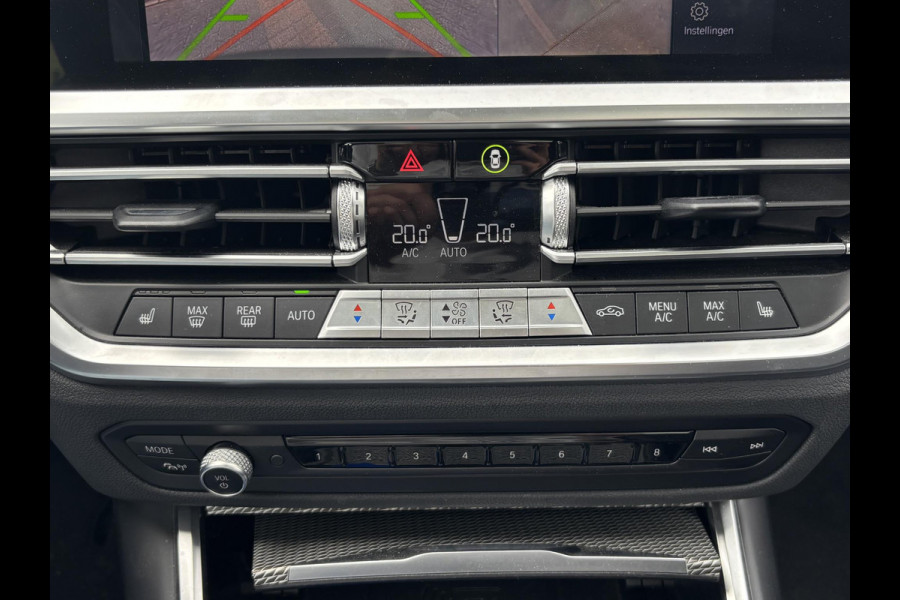 BMW 3 Serie Touring 330e M SPORT | LASER LED | 360 CAMERA | ELECTR STOELEN | LEDER | HEAD UP | PANORAMADAK| DODE HOEK | STUURWIEL EN STOEL VERW. | TREKHAAK | DEALER ONDERHOUDEN