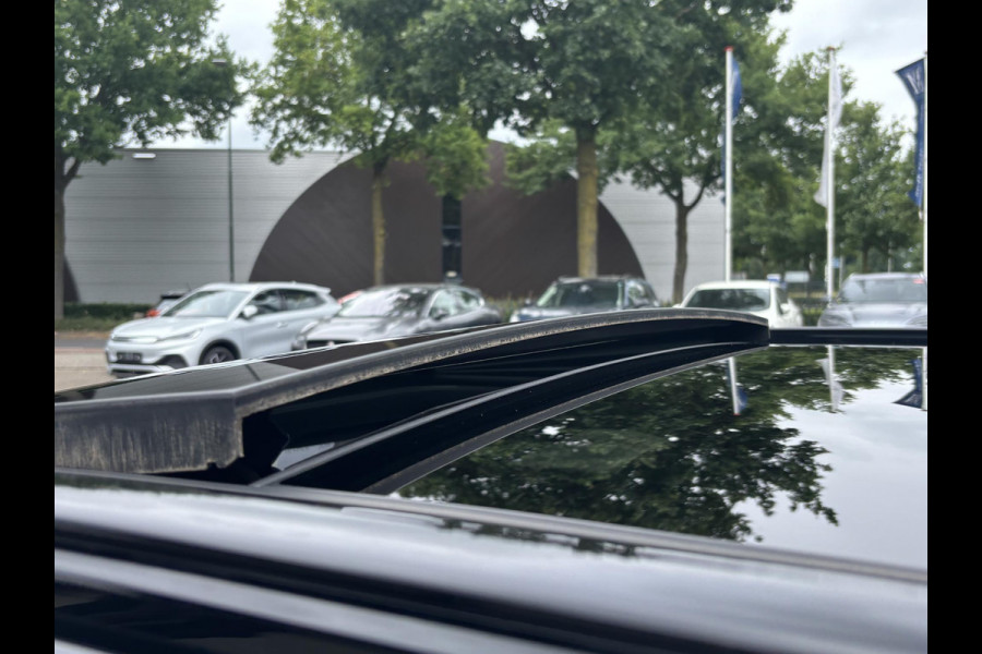 BMW 3 Serie Touring 330e M SPORT | LASER LED | 360 CAMERA | ELECTR STOELEN | LEDER | HEAD UP | PANORAMADAK| DODE HOEK | STUURWIEL EN STOEL VERW. | TREKHAAK | DEALER ONDERHOUDEN