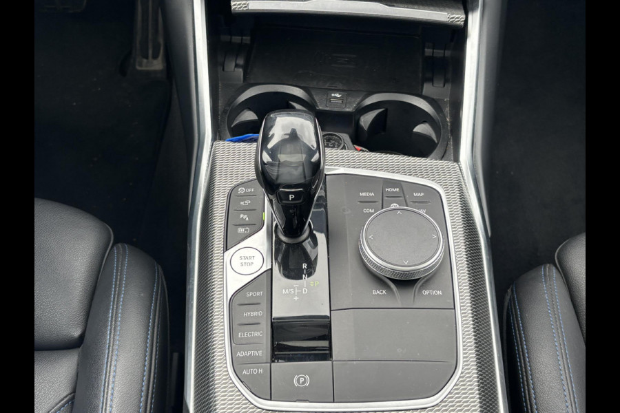 BMW 3 Serie Touring 330e M SPORT | LASER LED | 360 CAMERA | ELECTR STOELEN | LEDER | HEAD UP | PANORAMADAK| DODE HOEK | STUURWIEL EN STOEL VERW. | TREKHAAK | DEALER ONDERHOUDEN
