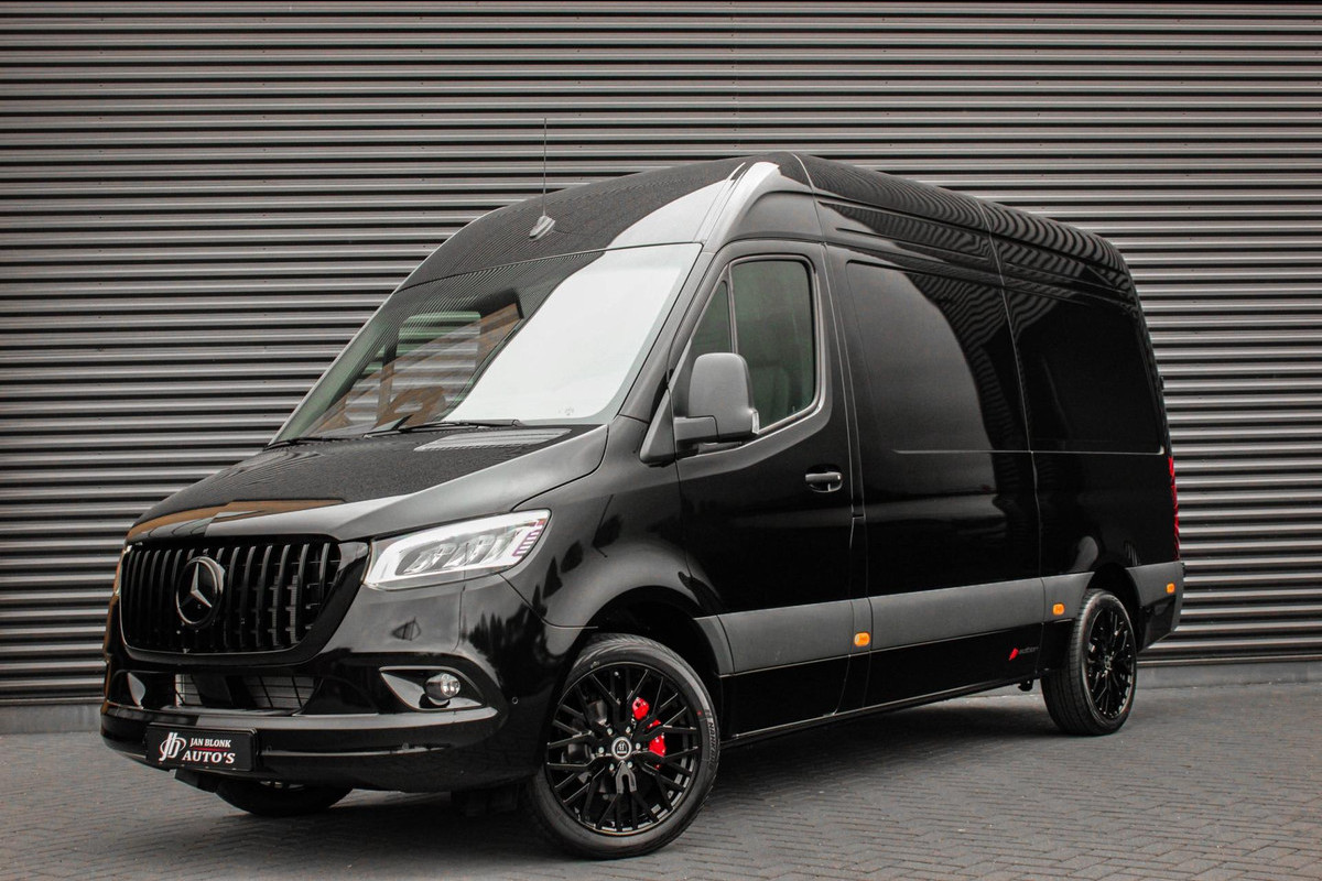 Mercedes-Benz Sprinter 319CDI L2H2 RWD 190PK FULL BLACK JB- EDITION / 3500KG / NEW / DIRECT RIJDEN / NAVIGATIE / PDC / FULL / LED Mercedes-Benz Sprinter 319CDI L2H2 RWD 190PK FULL BLACK JB- EDITION / 3500KG / NEW / DIRECT RIJDEN / NAVIGATIE / PDC / FULL / LED