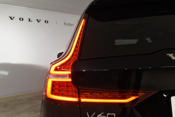 Volvo V60 T6 350PK Automaat Plug-in hybrid AWD Ultra Dark / Adaptieve Cruisecontrol / Panoramadak / Stoelverwarming v+a / Stuurverwarming / 360 Camera / Elektrische Stoelen / Head-up Display / 19"