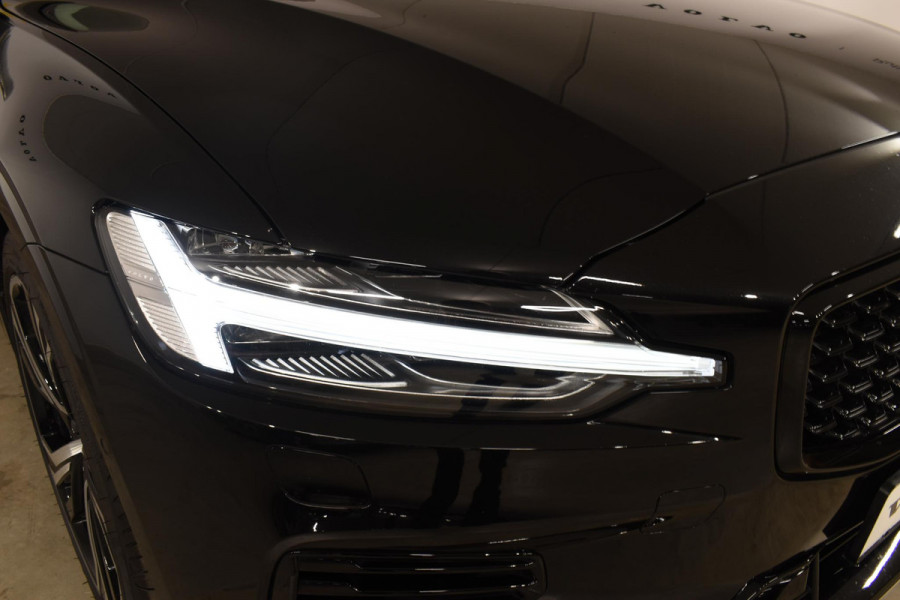 Volvo V60 T6 350PK Automaat Plug-in hybrid AWD Ultra Dark / Adaptieve Cruisecontrol / Panoramadak / Stoelverwarming v+a / Stuurverwarming / 360 Camera / Elektrische Stoelen / Head-up Display / 19"