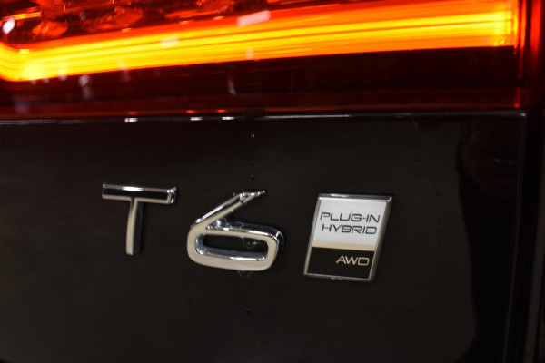 Volvo V60 T6 350PK Automaat Plug-in hybrid AWD Ultra Dark / Adaptieve Cruisecontrol / Panoramadak / Stoelverwarming v+a / Stuurverwarming / 360 Camera / Elektrische Stoelen / Head-up Display / 19"